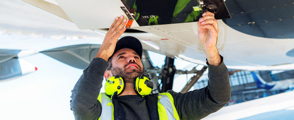 Ground handler closing a aircraft latch