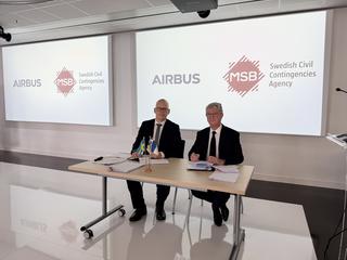 MSB and Airbus signature to migrate TETRA Swedish communications network to broadband - Ronny Harpe and Olivier Koczan