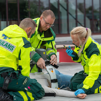 ambulance_service_paramedics_in_action