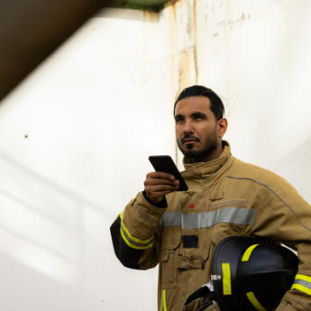 Fireman using a Agnet to communicate