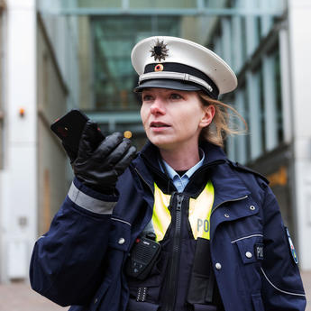 Police officer using Agnet on a Samsung galaxy xcover 6