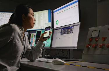 Industrial operator uses Agnet Industrial operator uses Agnet