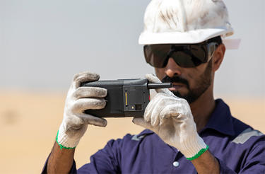 Field worker in a desert taking a photo with Tactilon Dabat Field worker in a desert taking a photo with Tactilon Dabat