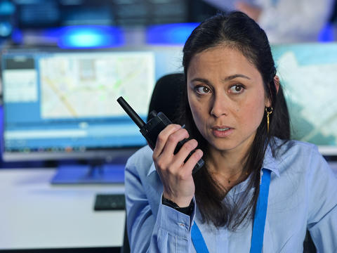 Command and Control room operator talking to a TH1N TETRA terminal