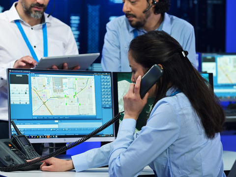 Command and control room officer talking to a TPH900 tetra terminal