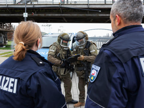 Swat officers using Agnet tacteam on a tablet with police officers on the foreground