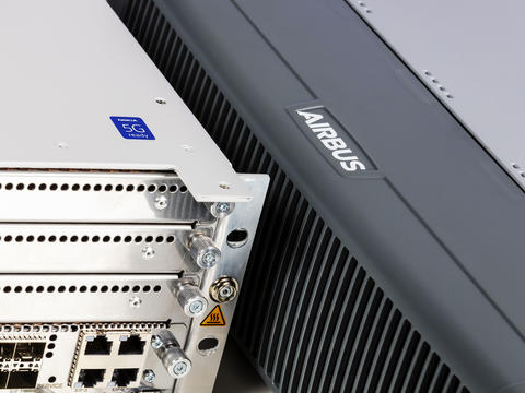 TB4 Hybrid TETRA base station