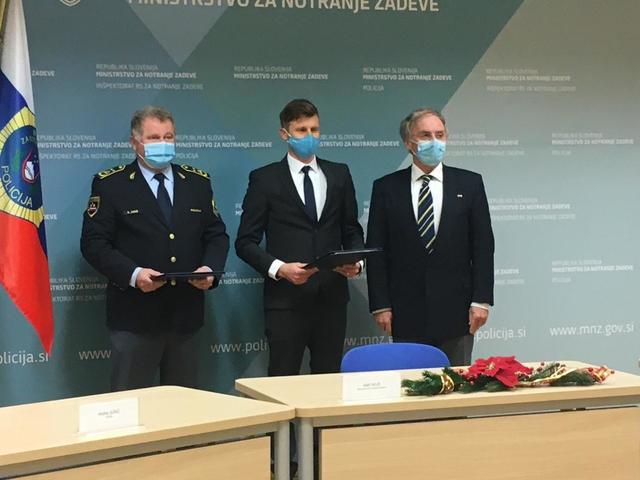 Slovenian Ministry of Interior - contract signing - Tetra system for nationwide secure communications