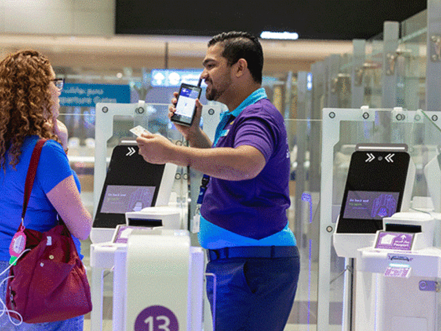 customer service at dubai airport using tactilon dabat device