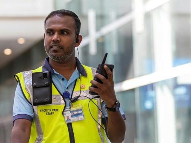 Security field worker with Tactilon Dabat