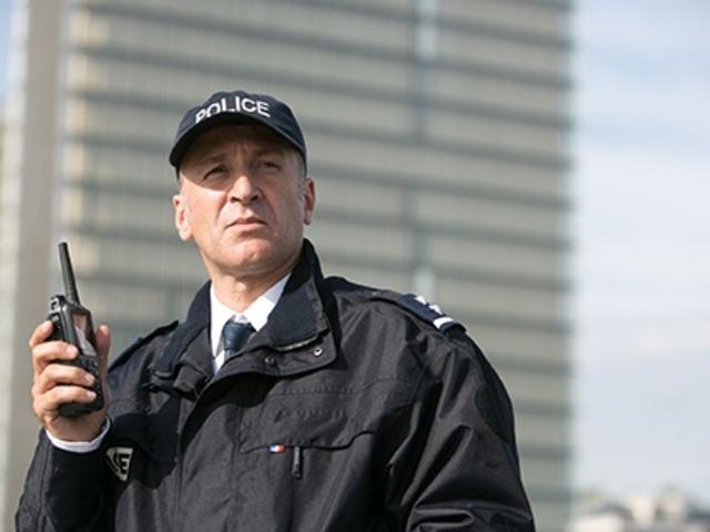 Policeman holding TPH900 Tetrapol radio