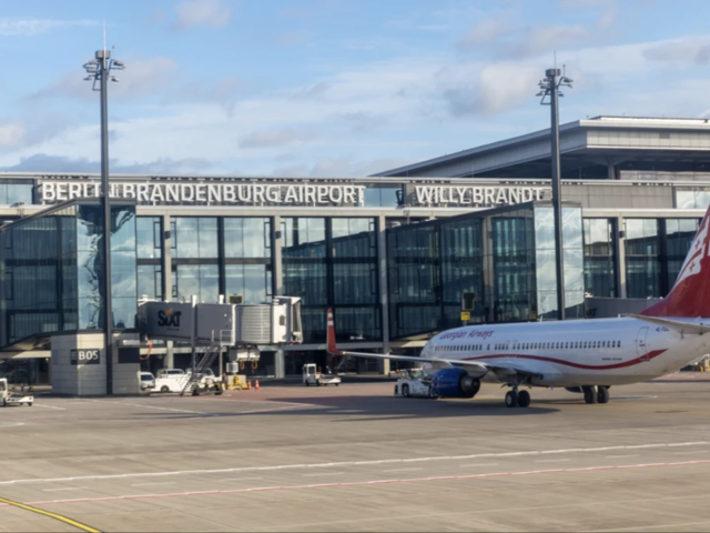 Berlin_Brandenburg_airport_outside_view.png