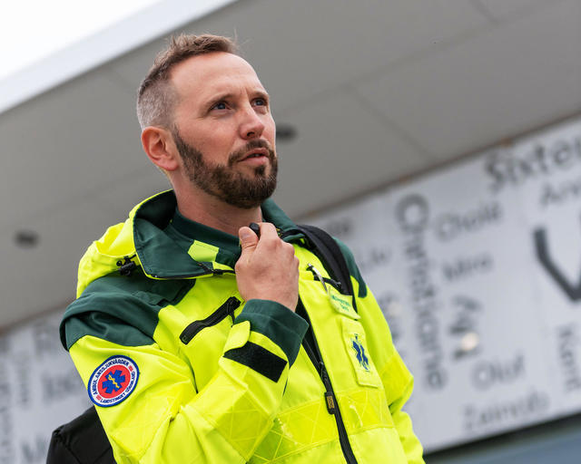 Paramedic talking to a ear peace including a ptt mic