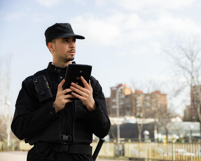 Security officer using agnet Security officer using agnet