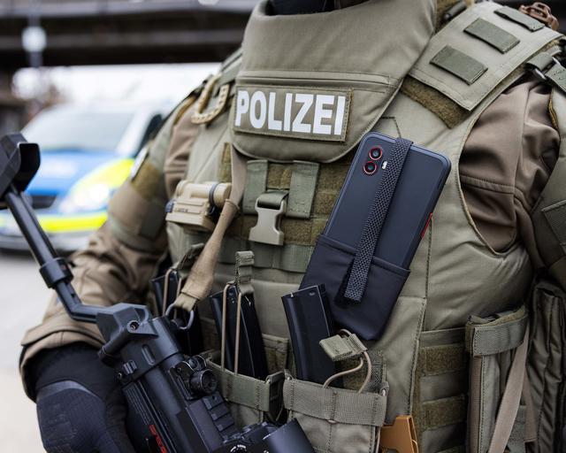 Swat officer has a Samsung galaxy xcover pro 6 mounted on his west