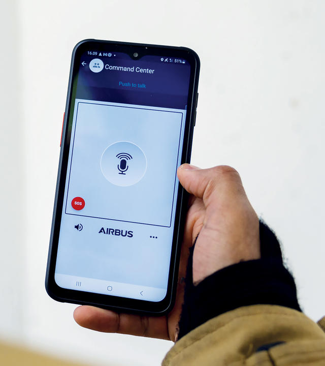 Agnet using satcom connectivity