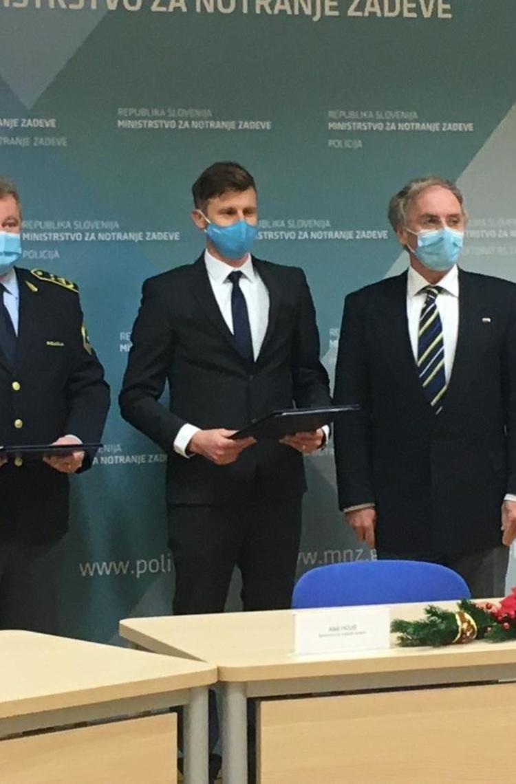 Slovenian Ministry of Interior - contract signing - Tetra system for nationwide secure communications