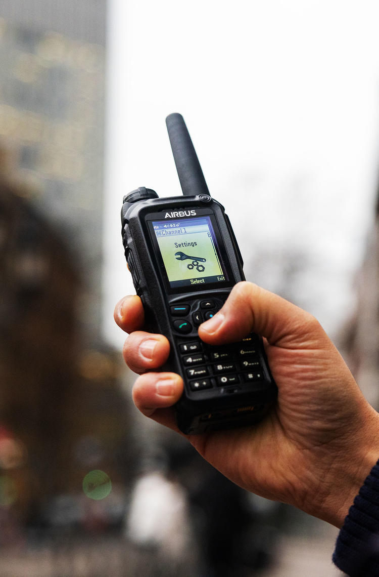 Police officer scrolling the menu of a TH9 TETRA terminal Police officer scrolling the menu of a TH9 TETRA terminal
