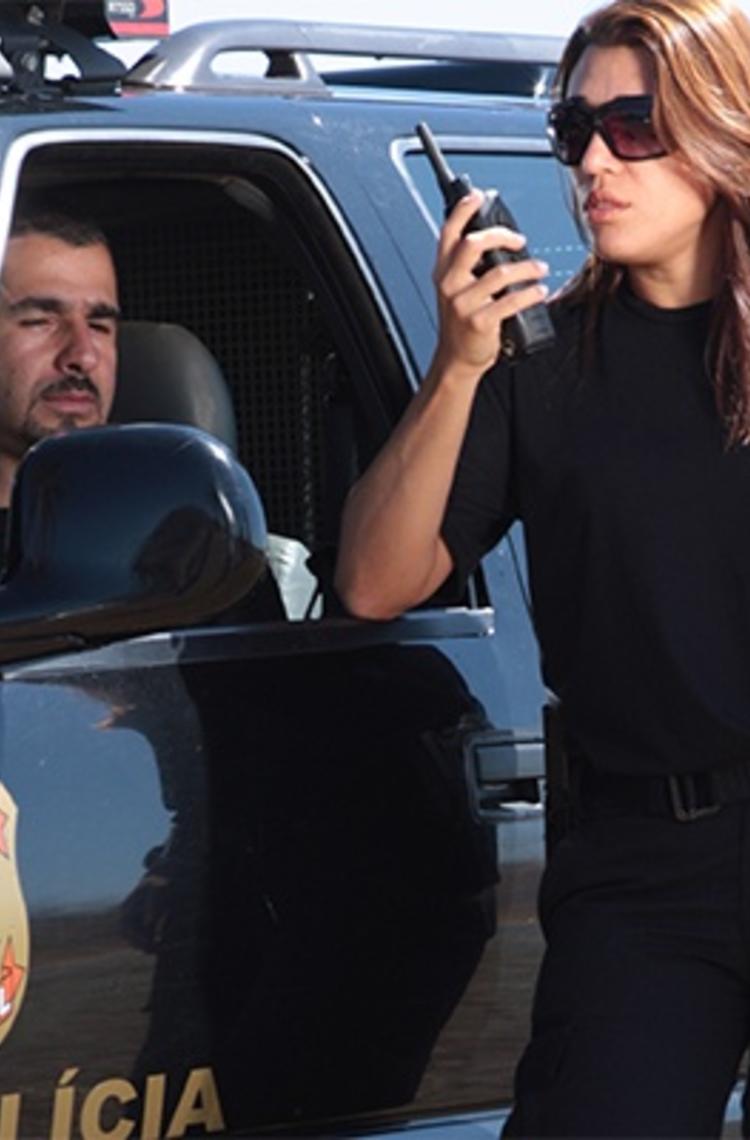 Brazilian police with a Tetrapol device