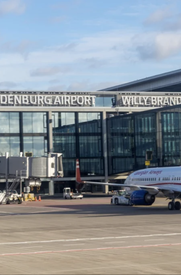 Berlin_Brandenburg_airport_outside_view.png