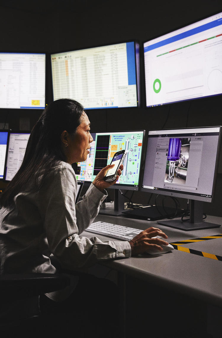 Command room operator monitoring the situation at the field and informing others with Agnet Command room operator monitoring the situation at the field and informing others with Agnet