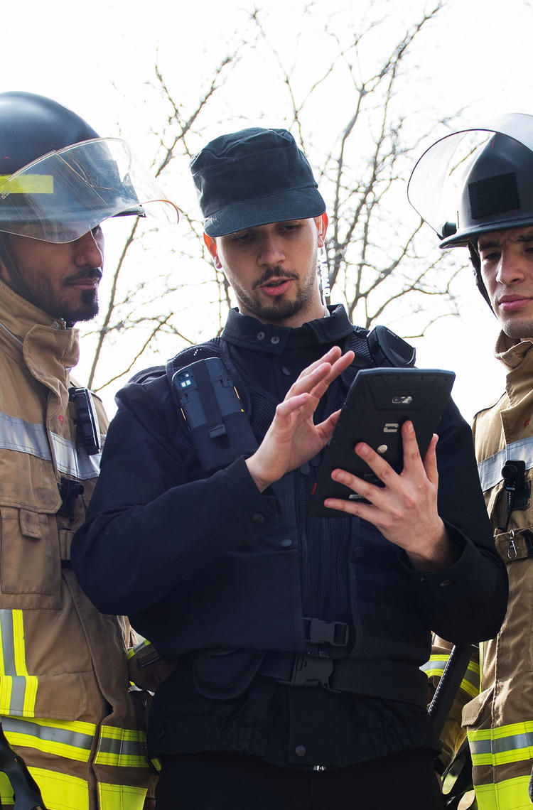 Private Security officer providing a situational update with Agnet on a crosscall tablet