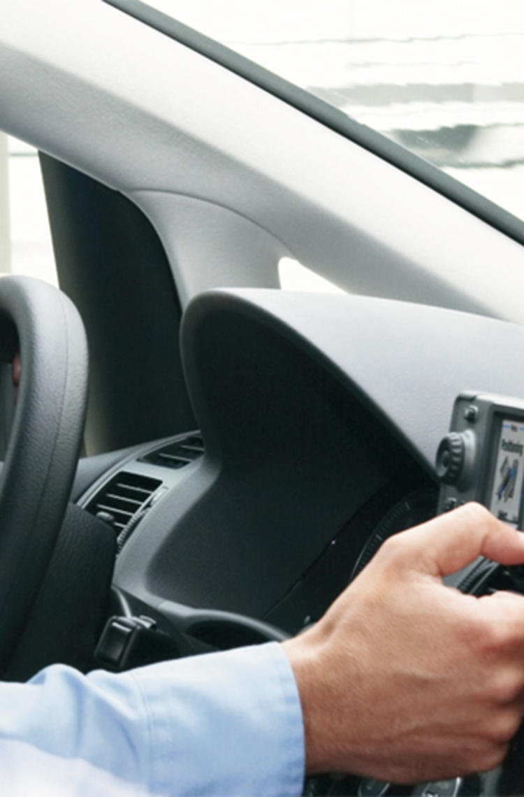 Security professional using TMR880i mobile radio