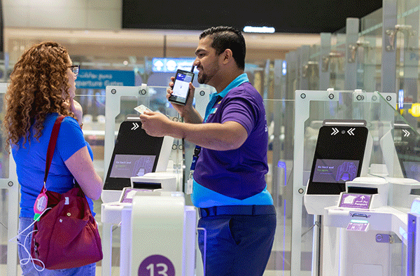 customer service at dubai airport using tactilon dabat device