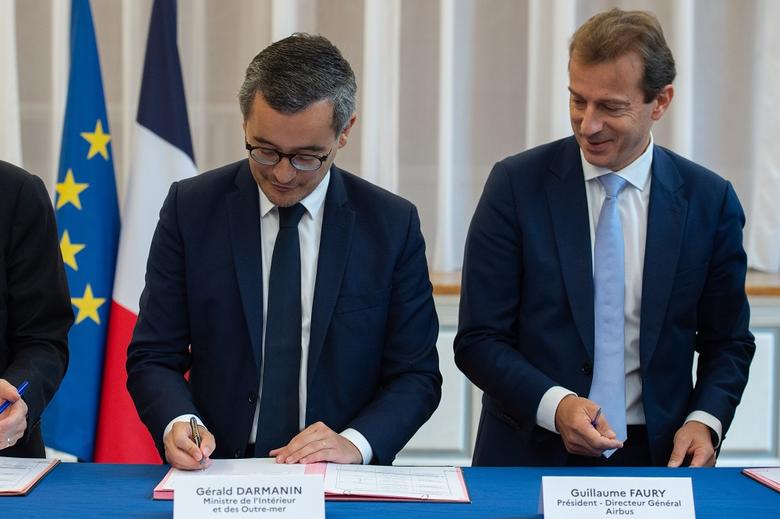 Mr. Gérald Darmanin, Minister of the Interior and Mr. Guillaume Faury (CEO of Airbus)  signing the RRF contract.